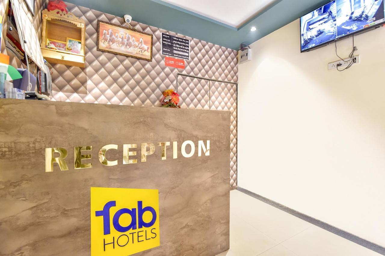 Fabhotel Nidhivan, Udhna Junction Surat Exterior foto